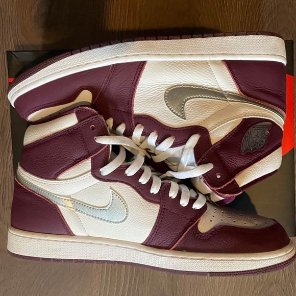 Air Jordan 1 Retro High OG | Bordeaux | 11 - Picture 2 of 5